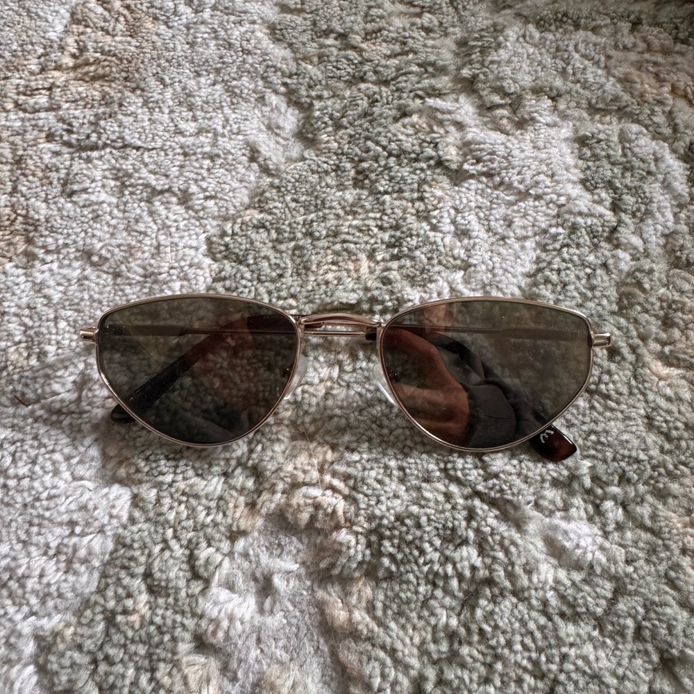 Stylish Cat-Eye Sunglasses